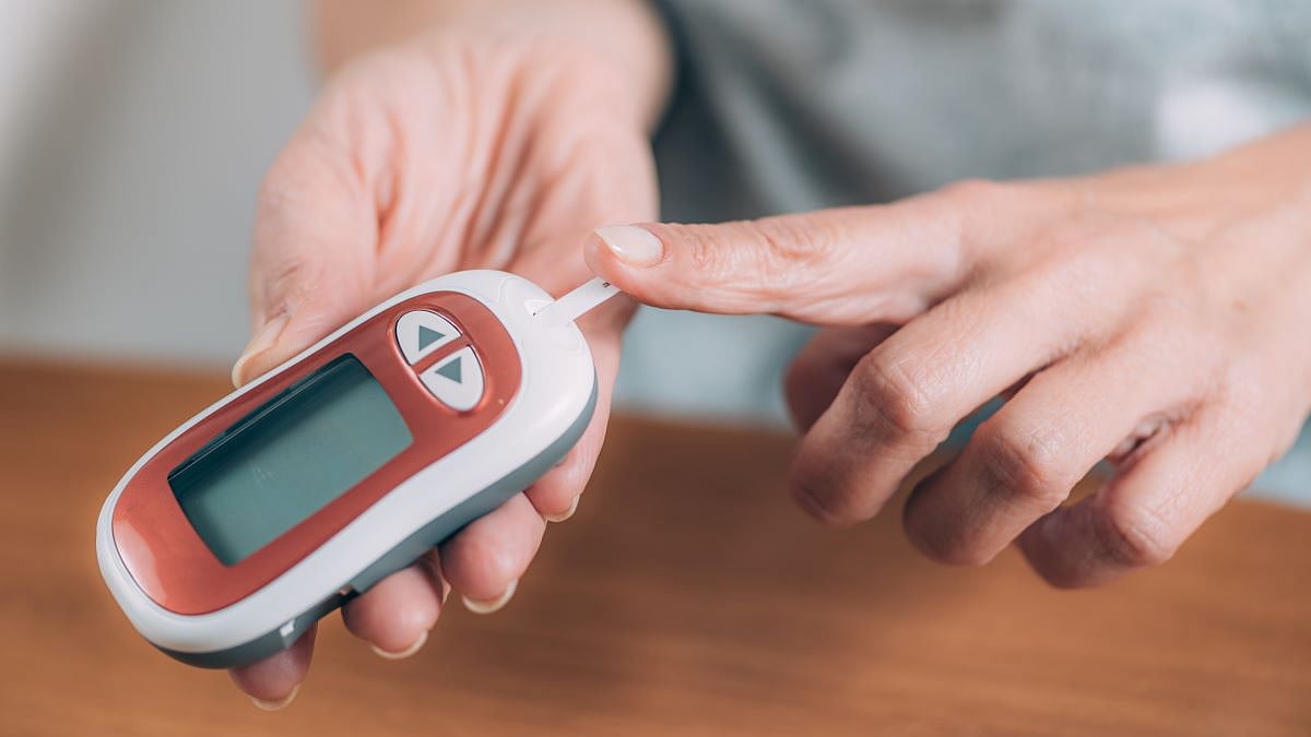 Postprandial Blood Sugar Spikes Linked to Alzheimer Disease Risk
