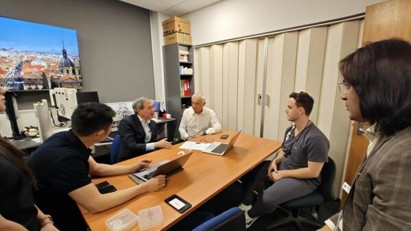 沈刚教授携S8走进澳大利亚悉尼大学牙医学院