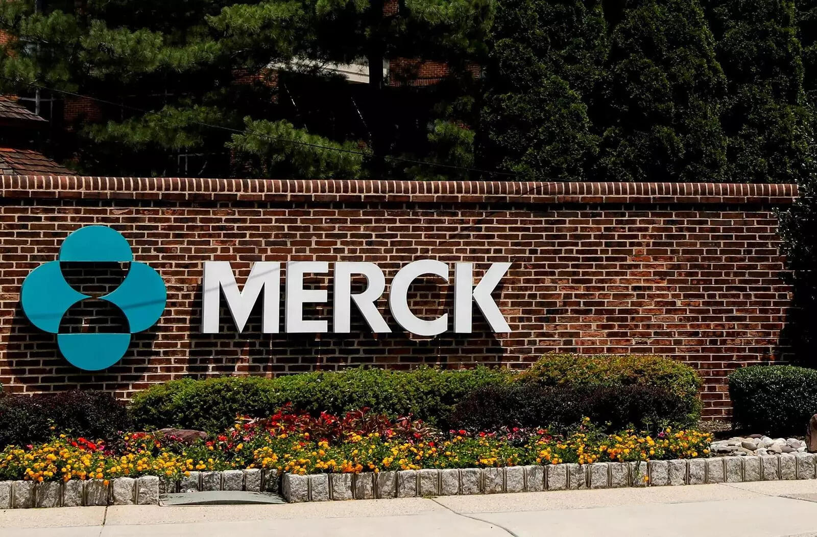 New version of Merck's Keytruda faces possible patent battle, WSJ reports