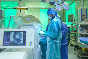 KFSHRC Adopts AI Brain Implant That Halves Parkinson’s Medication Needs
