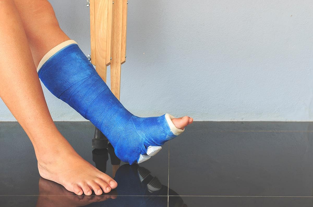 Cast Immobilization Noninferior to Surgery for Weber B Ankle Fracture