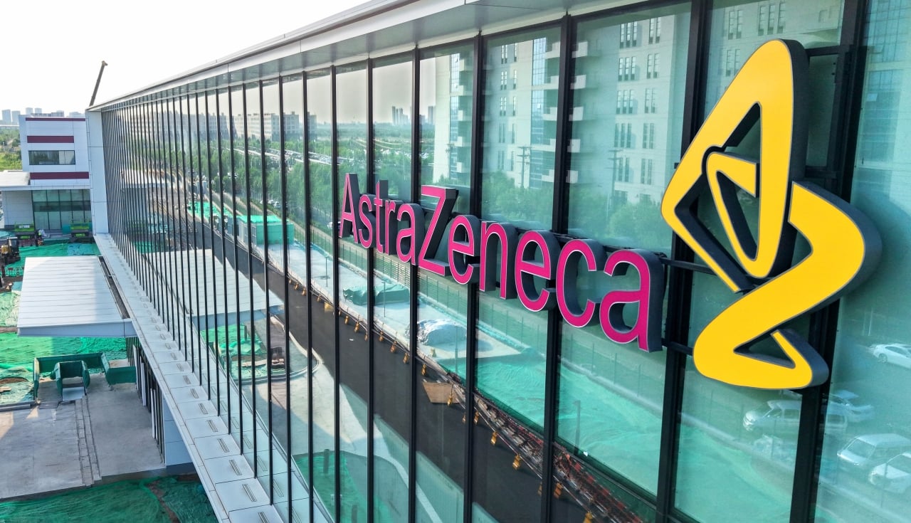 FDA delays ruling on AstraZeneca’s breast cancer drug after negative adcomm vote