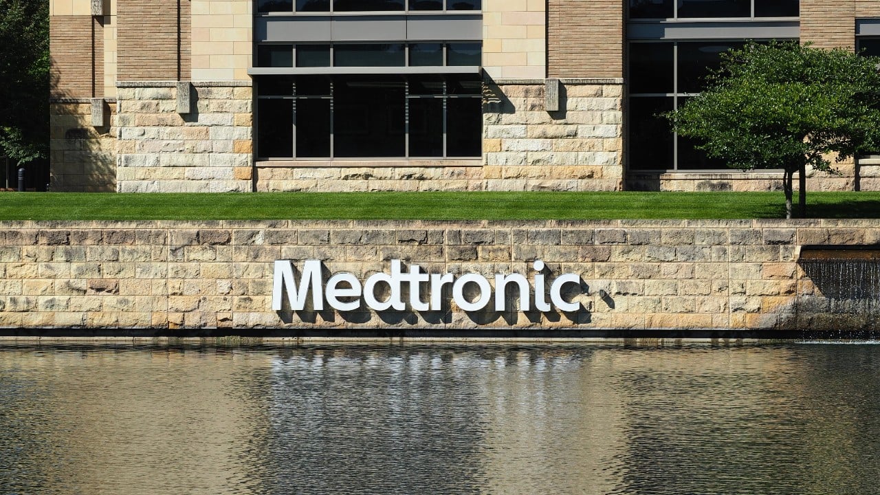 Medtronic reverses patient monitoring spinoff plan, discontinues ventilator sales