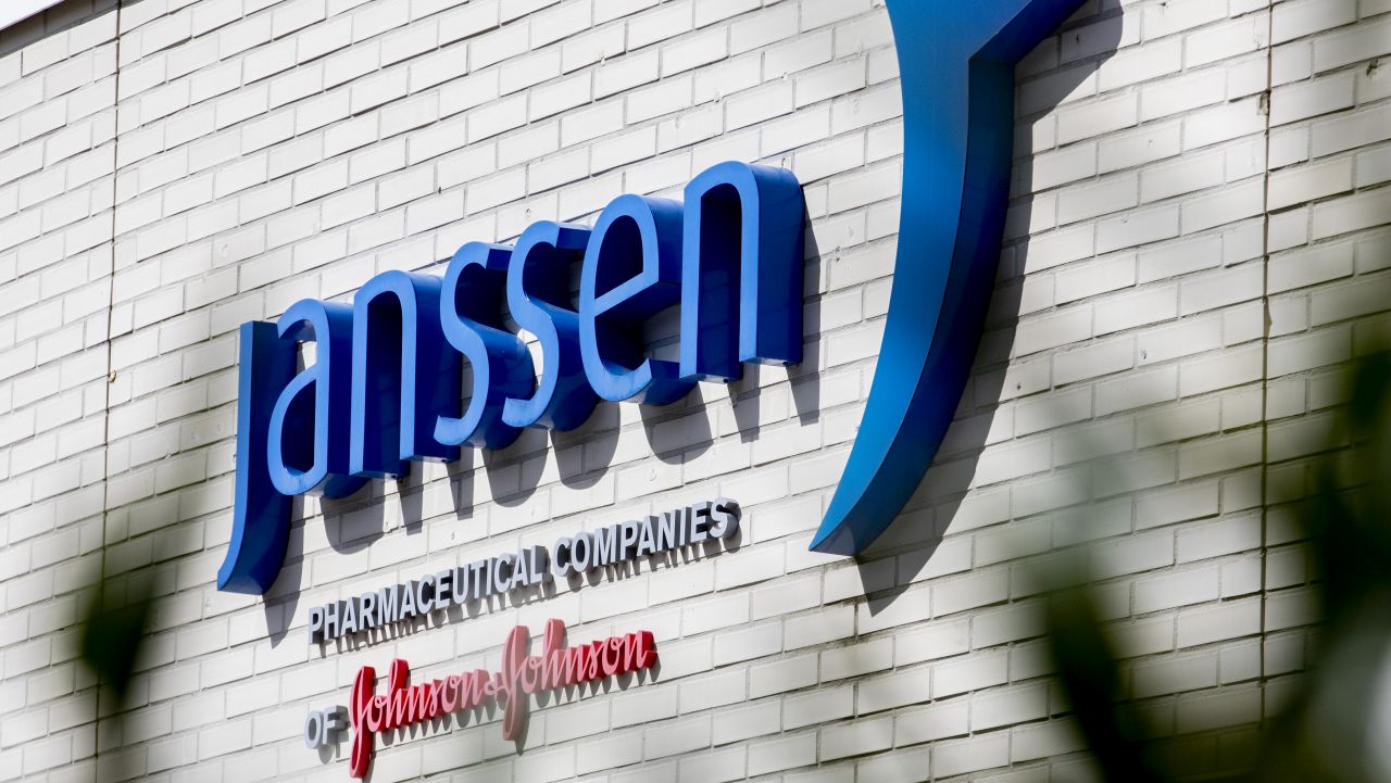 J&J's Rybrevant combo bests AstraZeneca's established Tagrisso in key lung cancer study